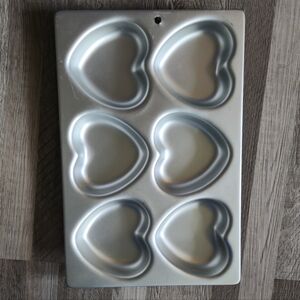 Wilton Vintage 6 Cavity Heart Mini Cake Pan 508-1104